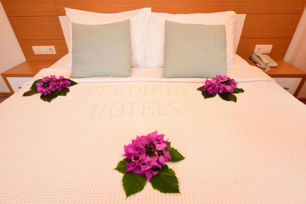 Perdikia Hill Hotel And Villas โอลลุนเดนิซ ภายนอก รูปภาพ