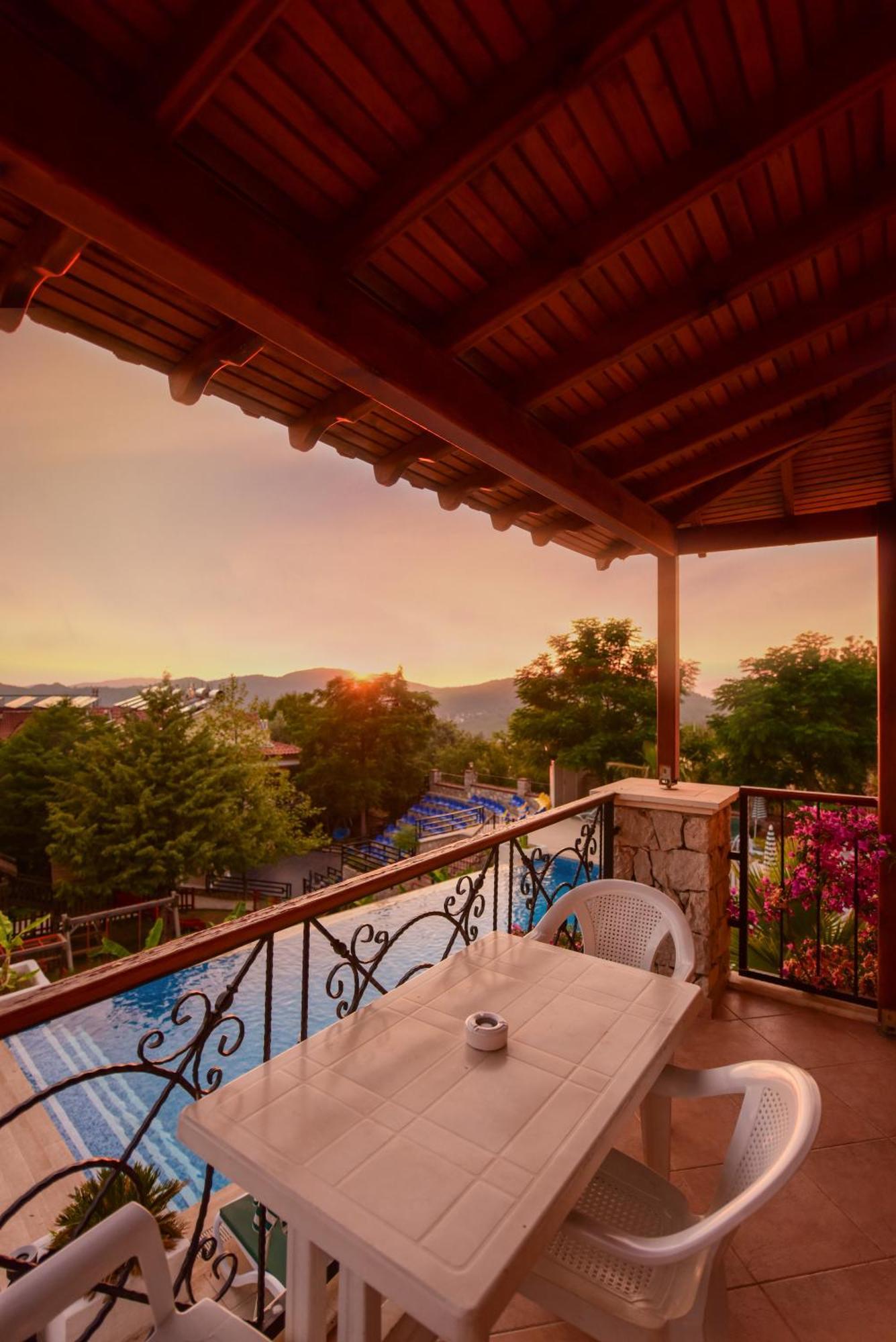 Perdikia Hill Hotel And Villas โอลลุนเดนิซ ภายนอก รูปภาพ