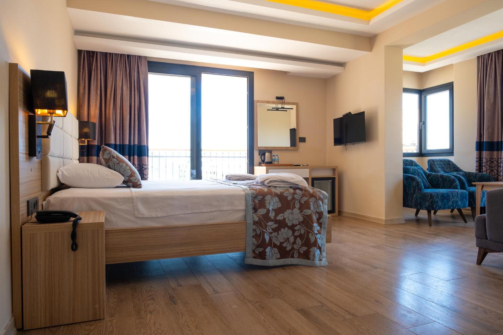 Perdikia Hill Hotel And Villas โอลลุนเดนิซ ภายนอก รูปภาพ