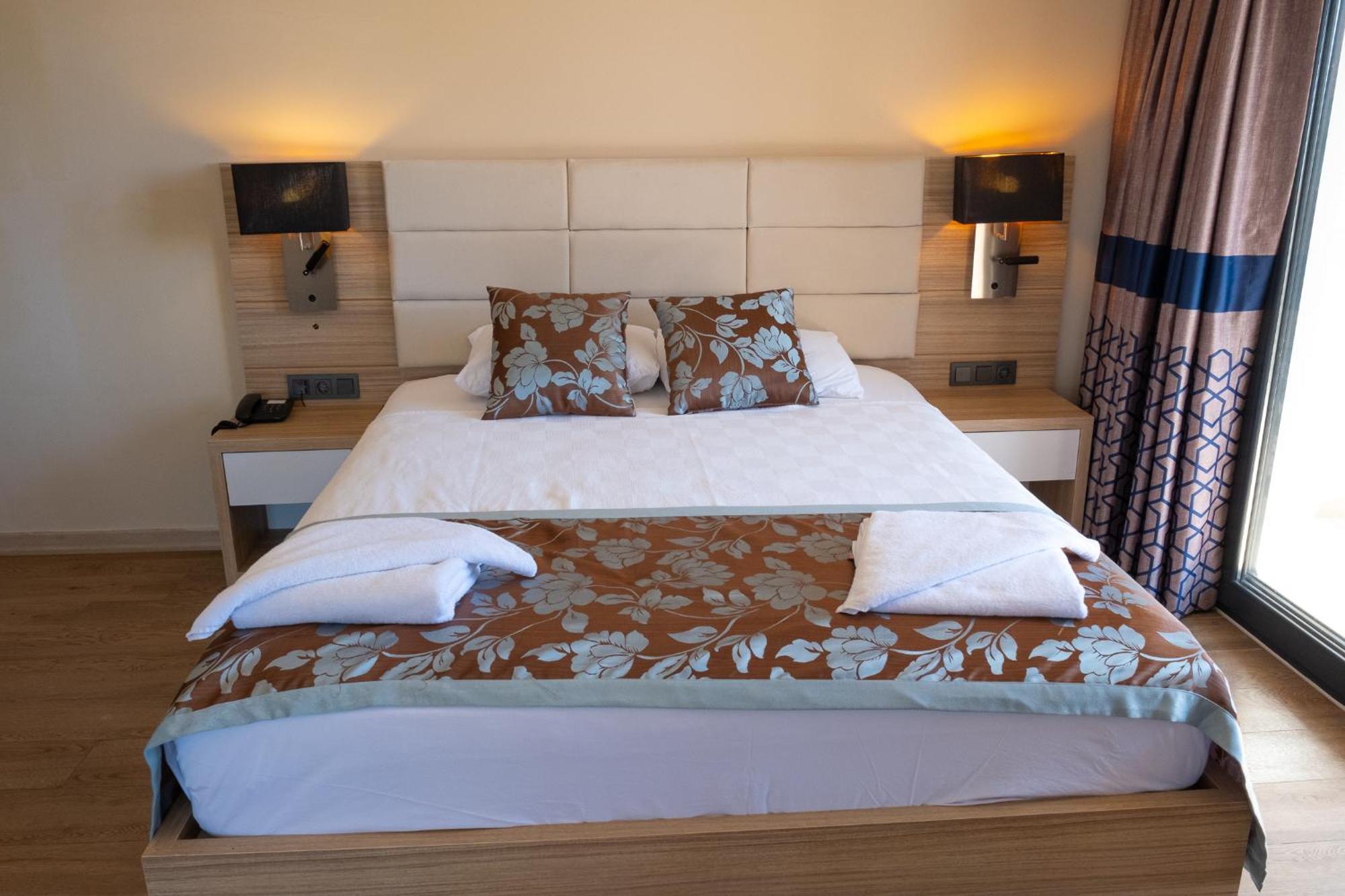 Perdikia Hill Hotel And Villas โอลลุนเดนิซ ภายนอก รูปภาพ