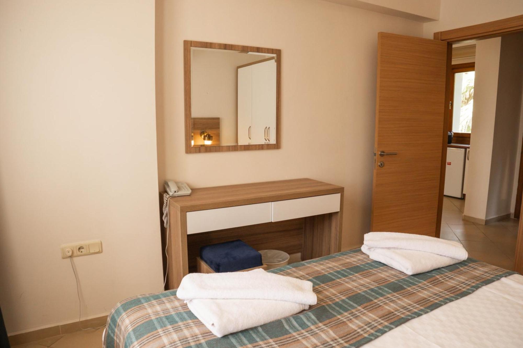 Perdikia Hill Hotel And Villas โอลลุนเดนิซ ภายนอก รูปภาพ