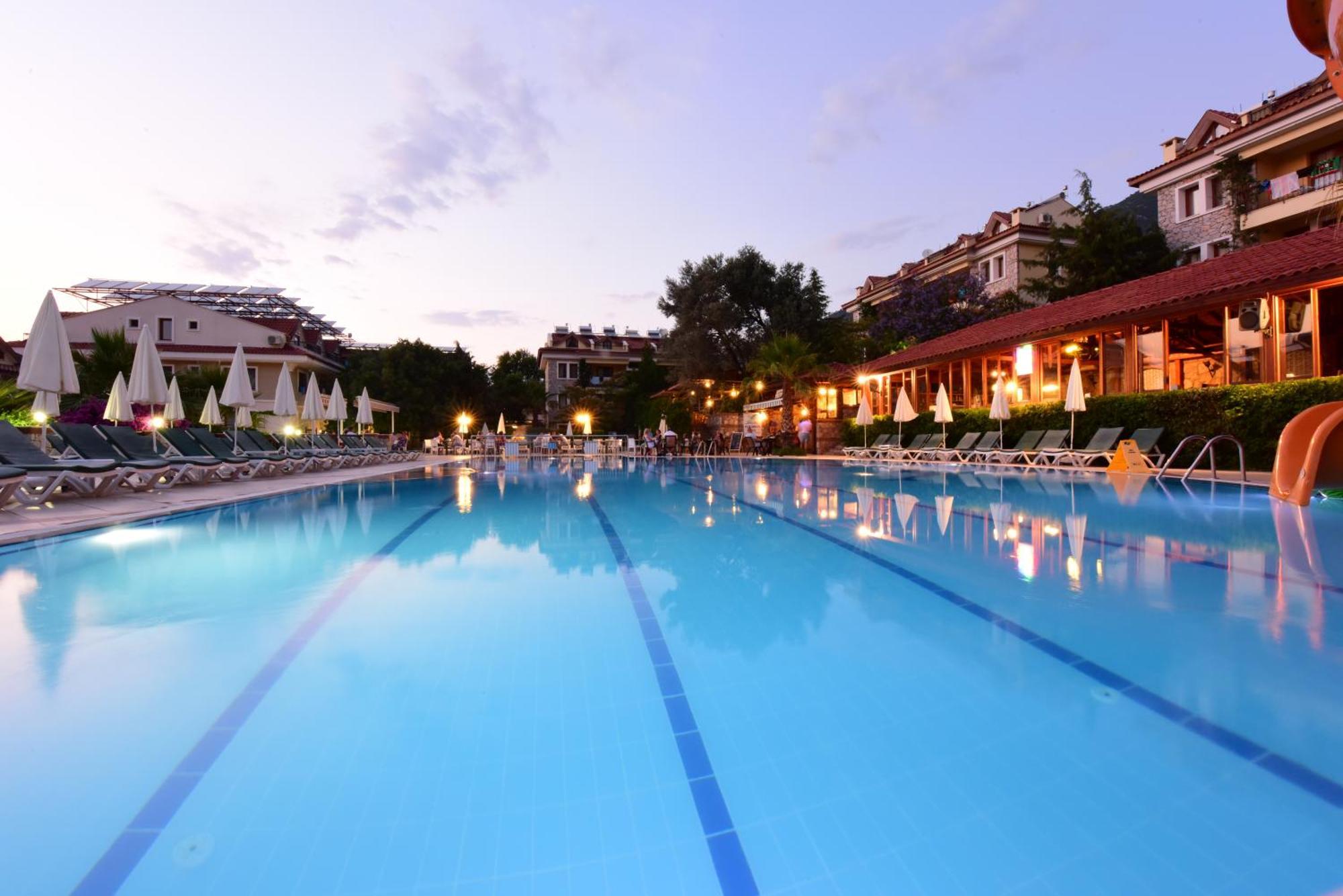 Perdikia Hill Hotel And Villas โอลลุนเดนิซ ภายนอก รูปภาพ
