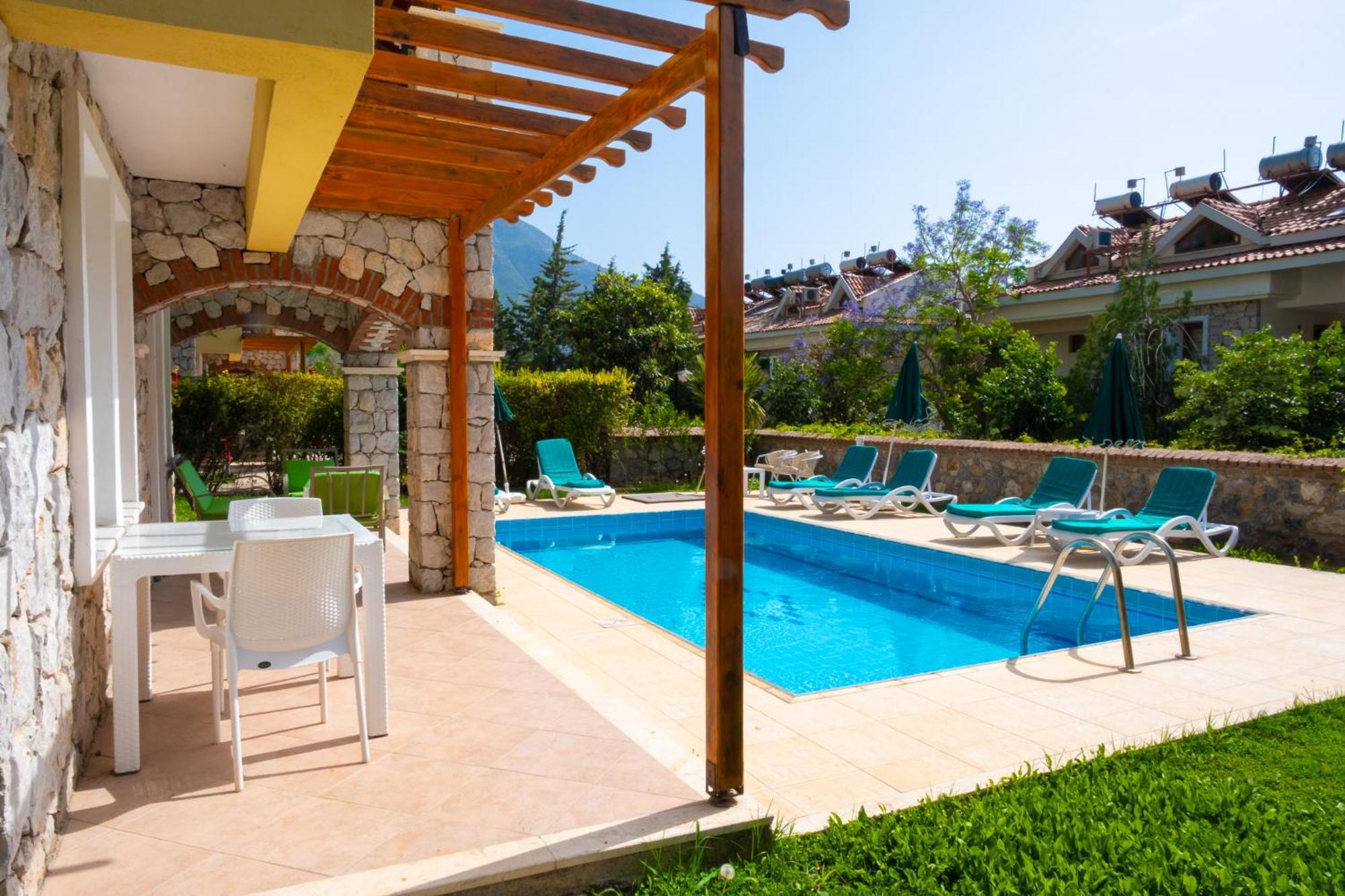 Perdikia Hill Hotel And Villas โอลลุนเดนิซ ภายนอก รูปภาพ